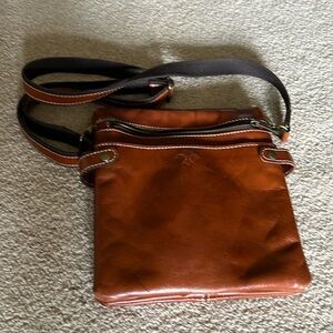 Patricia Nash Cross body adjustable purse. So many pockets. Excellent condition.
